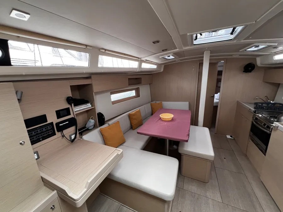 Photo #12 - Oceanis 37.1 (AVRA) en Lefkada - 25076