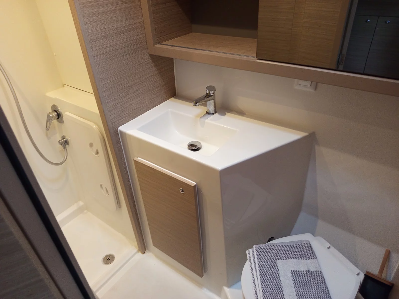Lagoon 42 (ZAHIRA - GEN/AC+WATERMAKER)  - 11