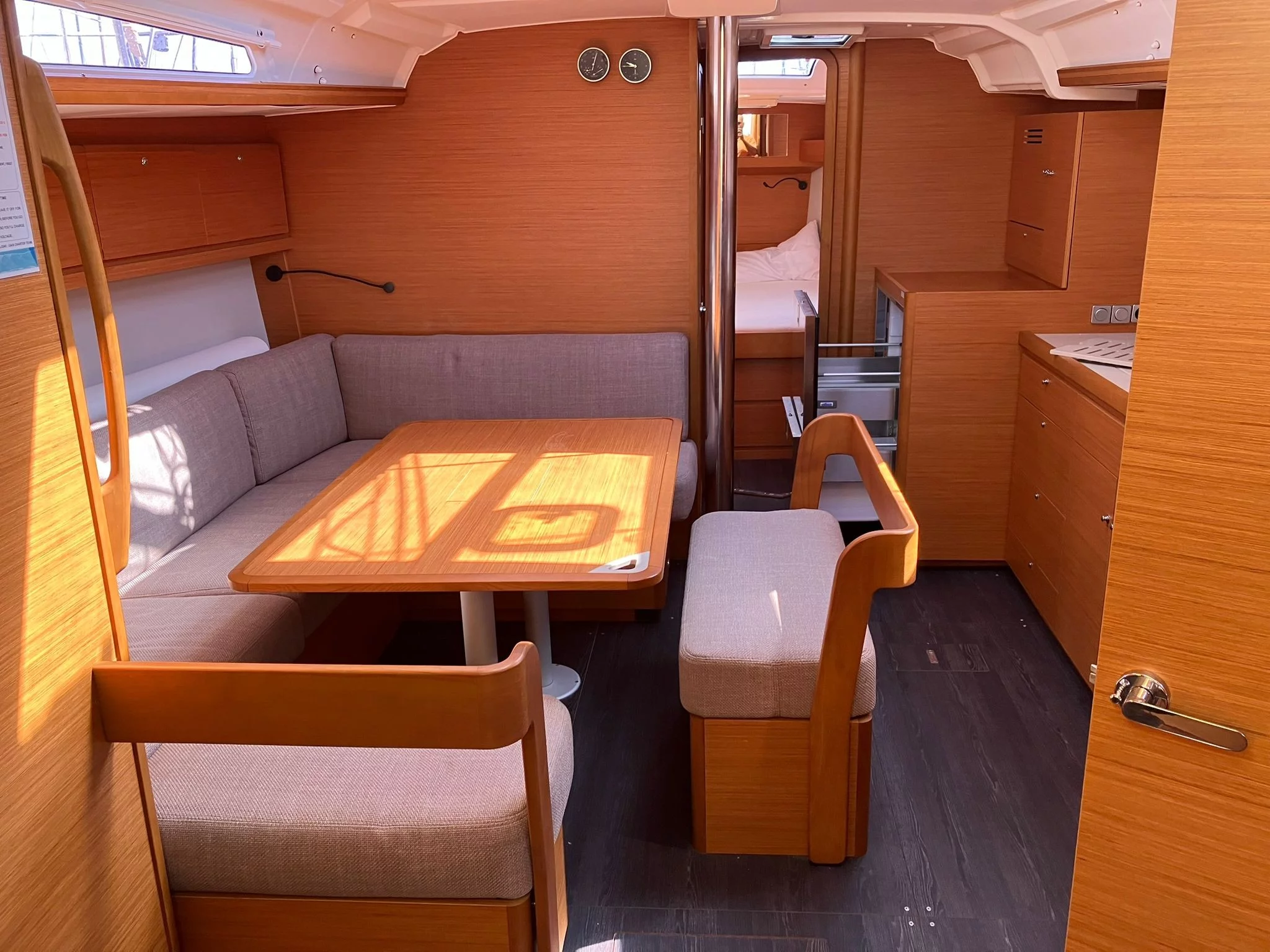 Dufour 430 Grand Large (Pepsi) Interior image - 1