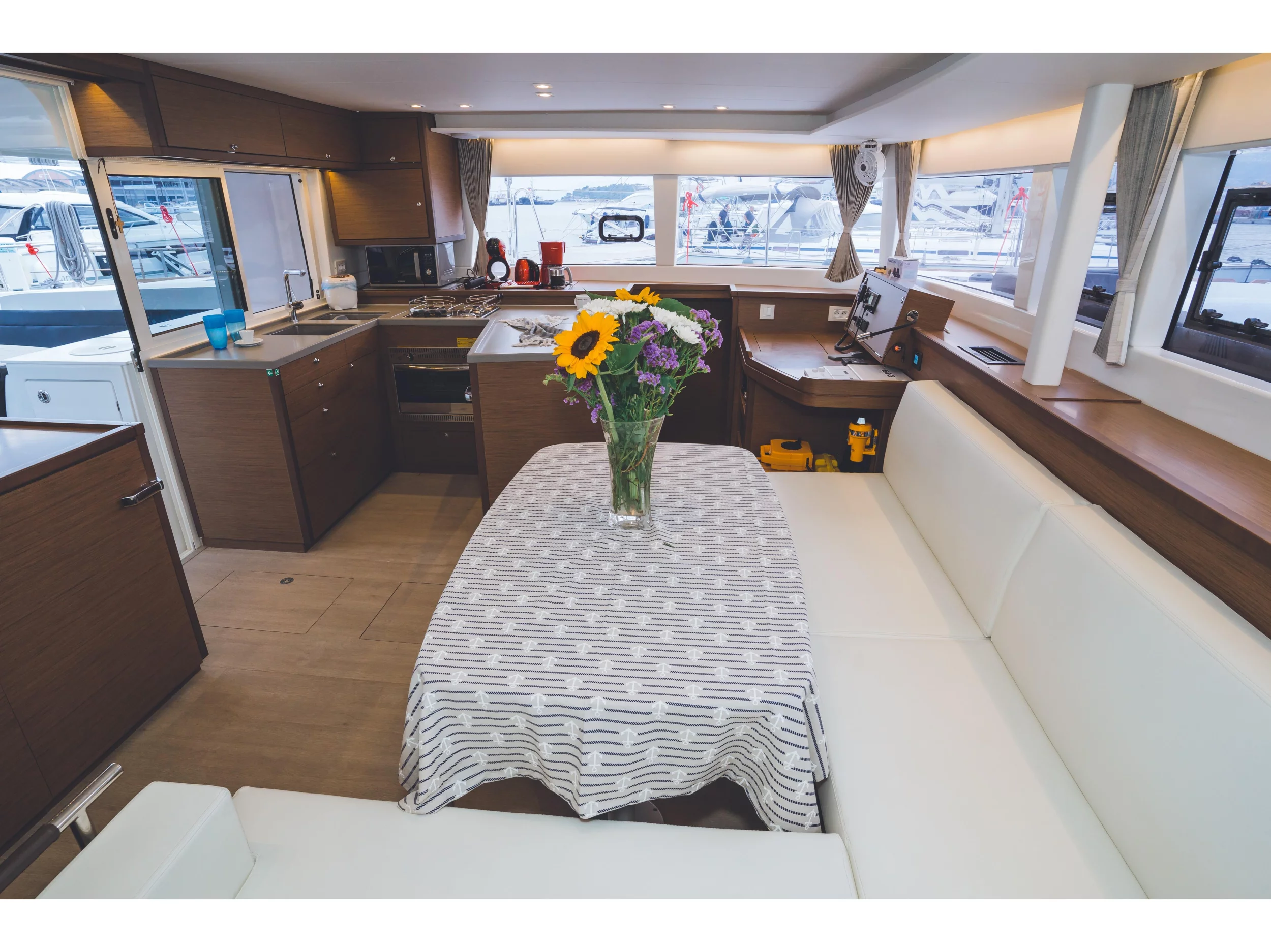 Lagoon 450 Fly (Alkyone) Interior image - 5