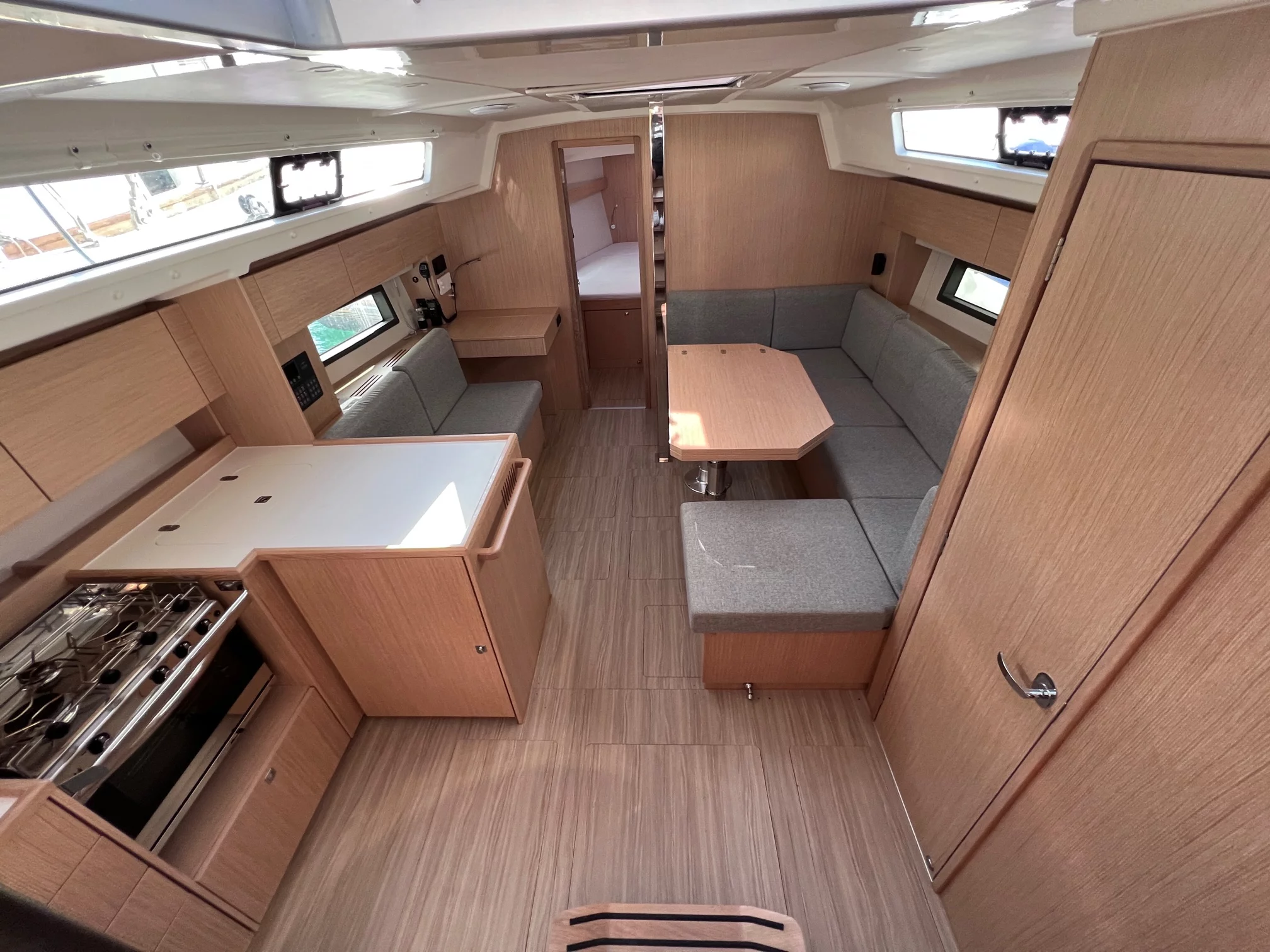 Bavaria C42 (Kaze Maru) Interior image - 1