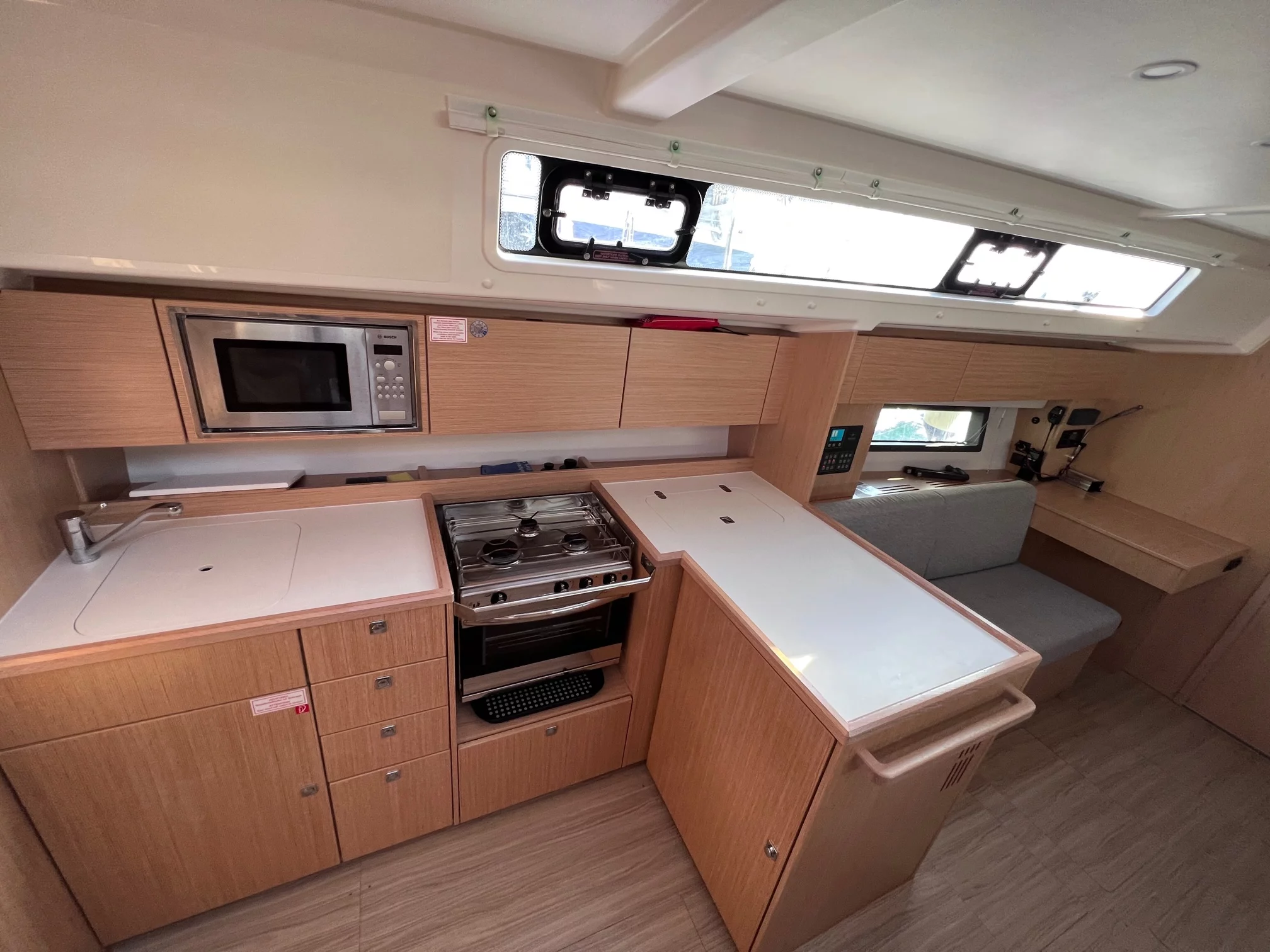 Bavaria C42 (Koukan Maru) Interior image - 3