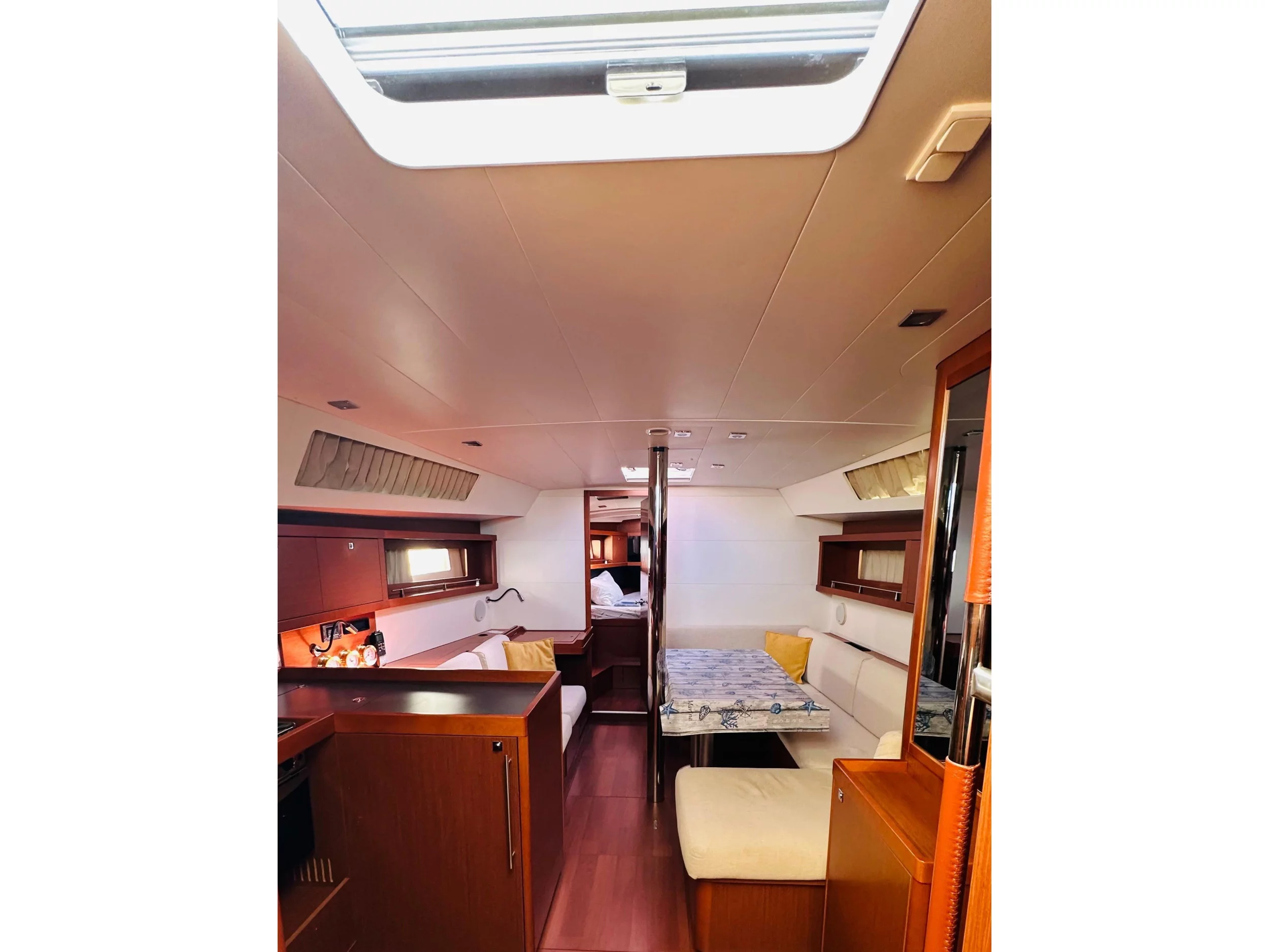 Oceanis 41 (Vittoria) Interior image - 3