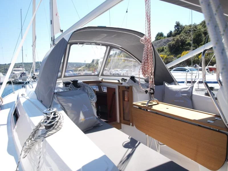 Bavaria Cruiser 33 (Sea Lion) exterior - 10