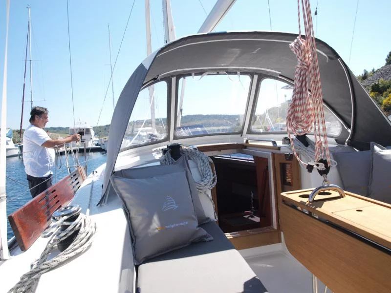 Bavaria Cruiser 33 (Sea Lion) exterior - 12