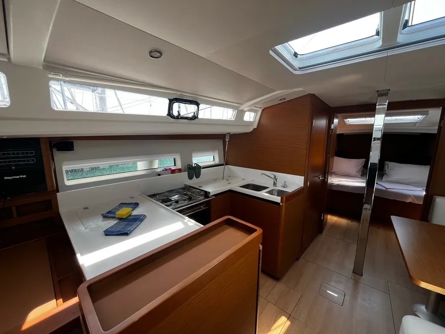 Photo #22 - Sun Odyssey 440 (LEONA) in Pula - 23320