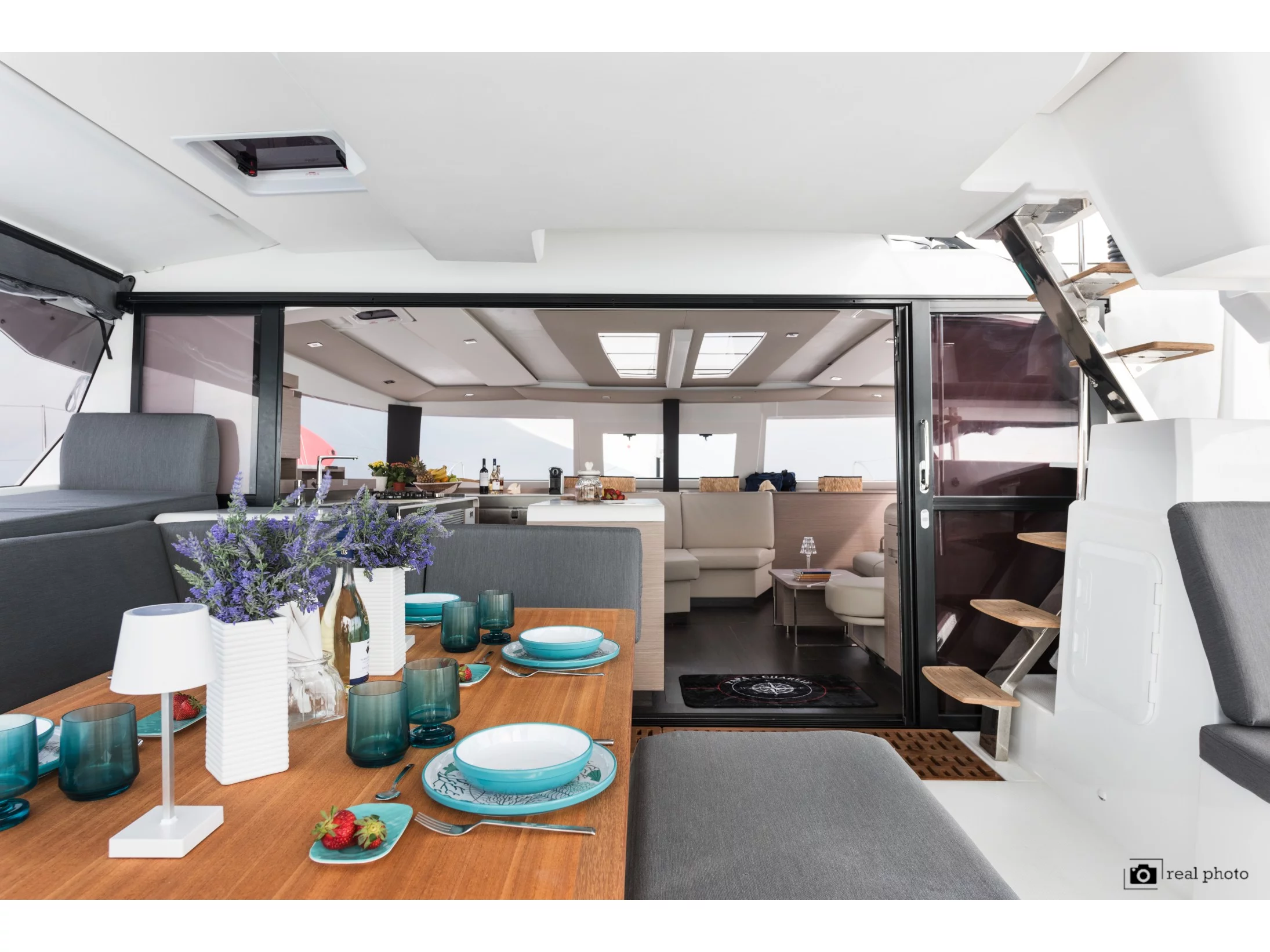 Aura 51 (Papa Charlie) Interior image - 27