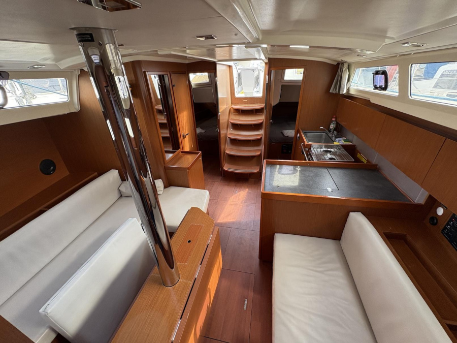 Interior image - 2