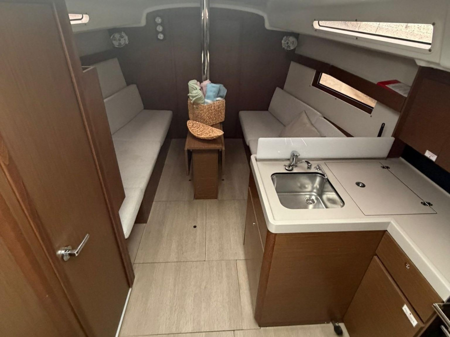 Interior image - 2
