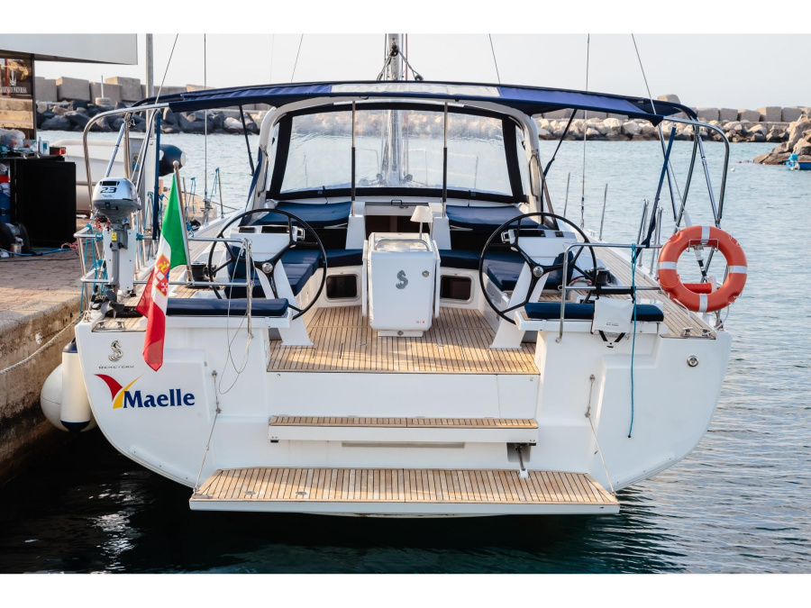Photo #1 - Oceanis 51.1 (Maelle - Standard line) in Marina - 19549