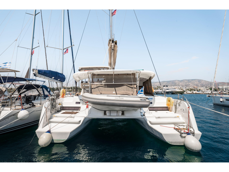 Photo #1 - Lagoon 42 (4 Dbl / 2 singles 12) (ANEMI) en Alimos Marina - 24006
