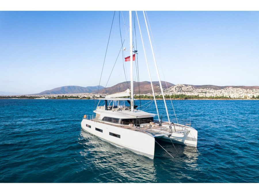 Photo #1 - Lagoon Sixty 5 (WHITE CAPS) en Agios Kosmas Marina - 25457