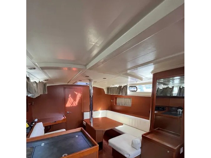 Interior image - 2