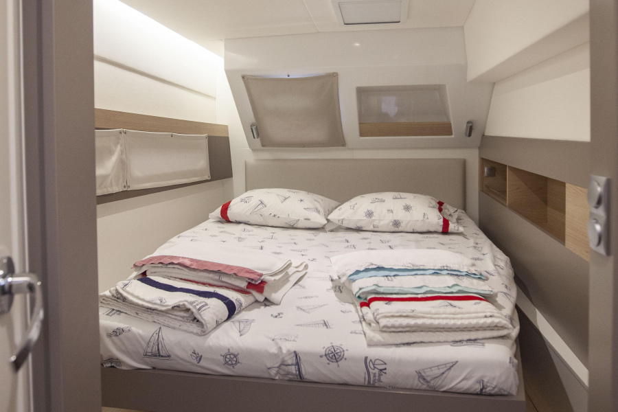 Aft Cabin (starboard side) - 1