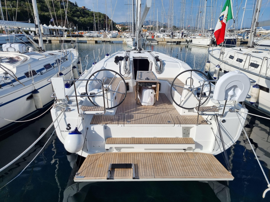 Photo #1 - Oceanis 40.1 (Hadar) in Marina di - 4158