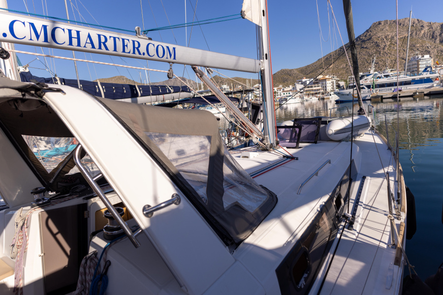 Photo #1 - Oceanis 38 (MOIN) in Reial Club Nàutic Port de Pollença - 25235