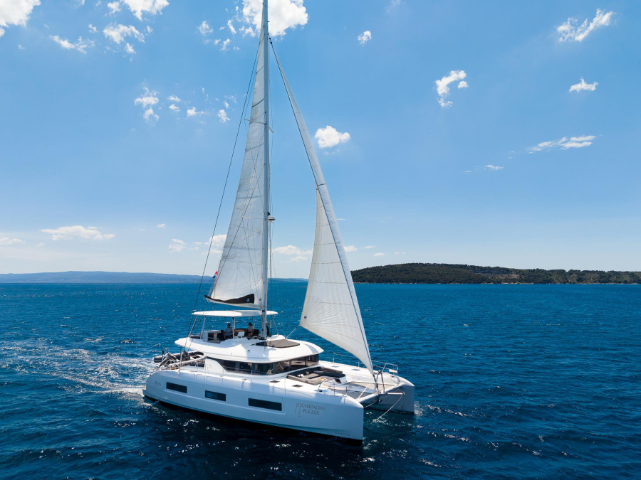 Photo #1 - Lagoon 55 (CHAMPAGNE PLEASE) in Marina Kaštela - 64342