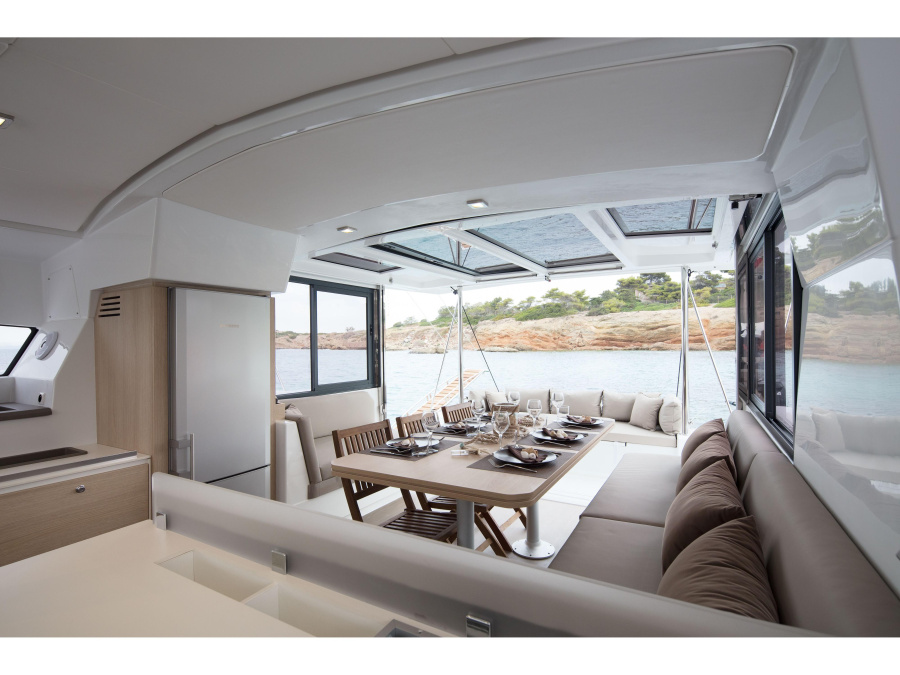 Photo #1 - Bali 4.1 (ZIZI) in Marina - 7625