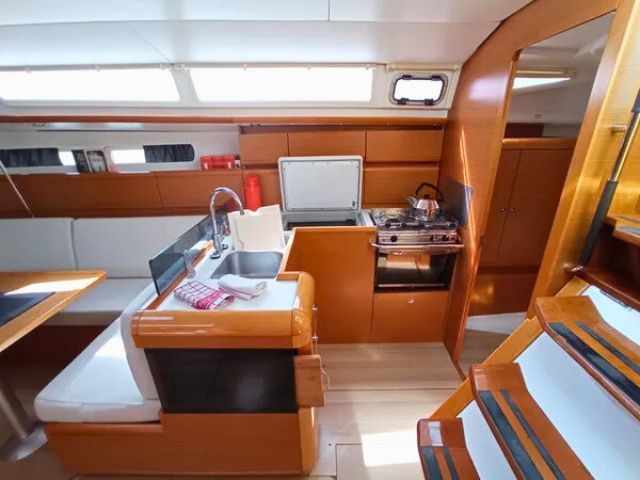 Interior image - 2