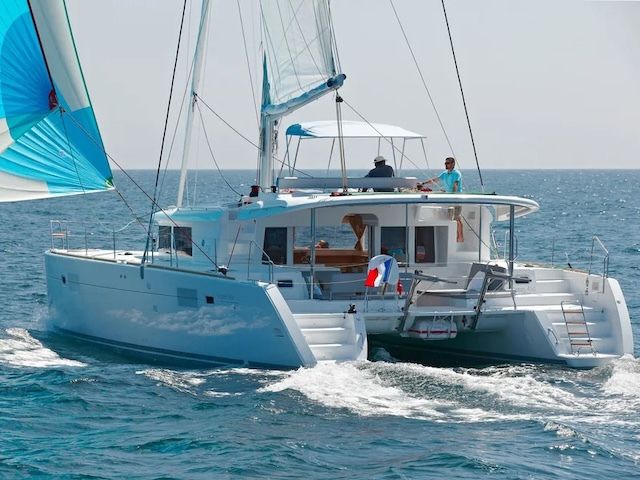 Photo #1 - Lagoon 450 Fly--- (L450F-15A) en Alimos Marina - 63888