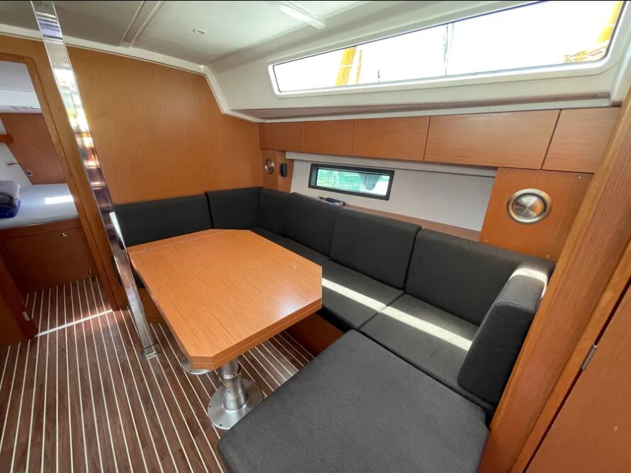 Interior image - 2