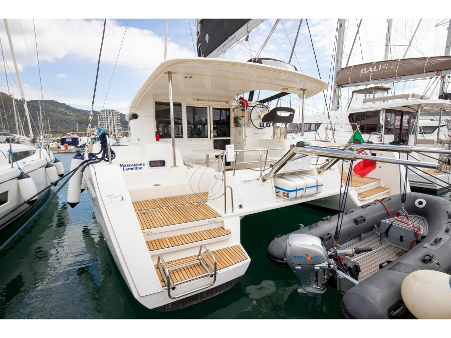 Photo #1 - Lagoon 40 (Mascalzone Lametino - Standard line) in Marina d'Arechi - 24222