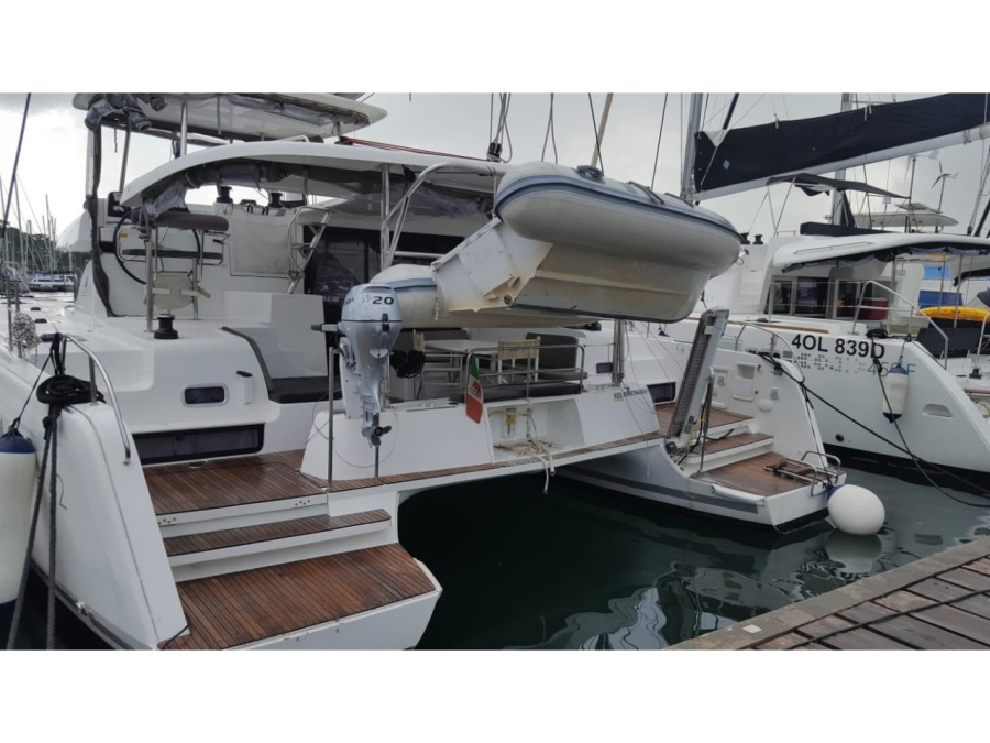Photo #1 - Lagoon 42 (Benetnash II (GND) (A/C, WM, Generator, Inverter)) en Marina Bas-du-Fort - 6099