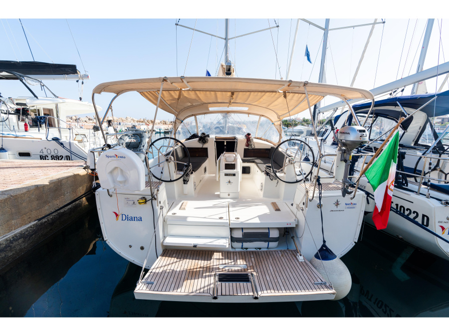 Photo #1 - Sun Odyssey 440 (Diana - Standard line) en Marina - 25643