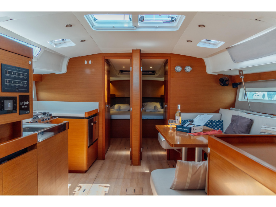 Interior image - 1