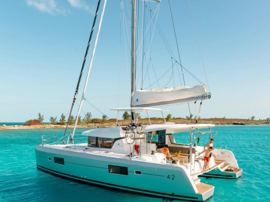 Photo #1 - Lagoon 42 (Magnolia - Premium line) en Marina di - 10999