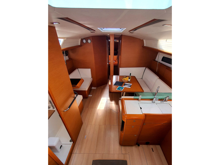 Interior image - 2