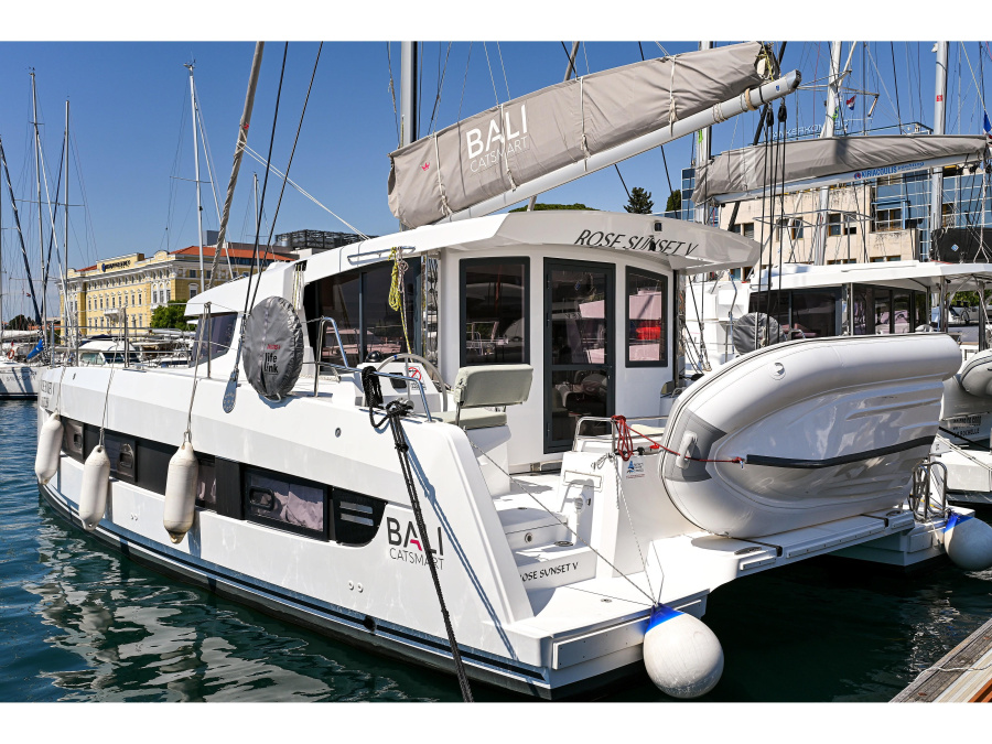 Photo #1 - Bali Catsmart (ROSE SUNSET V) in Marina - 22205