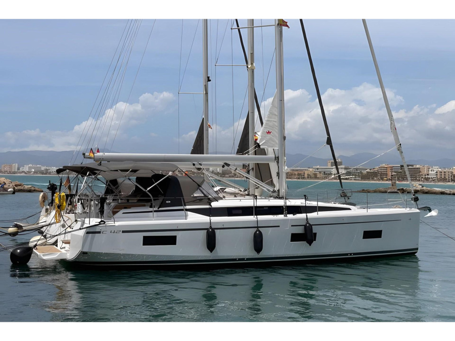 Photo #1 - Bavaria C42 (Blue Eyes) in  - 65386