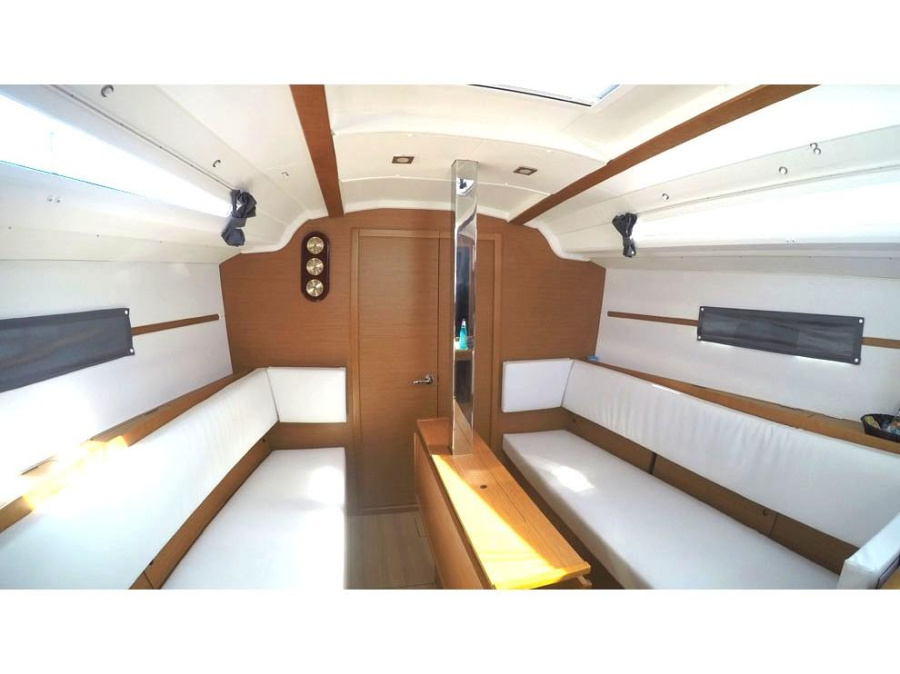 Interior image - 1