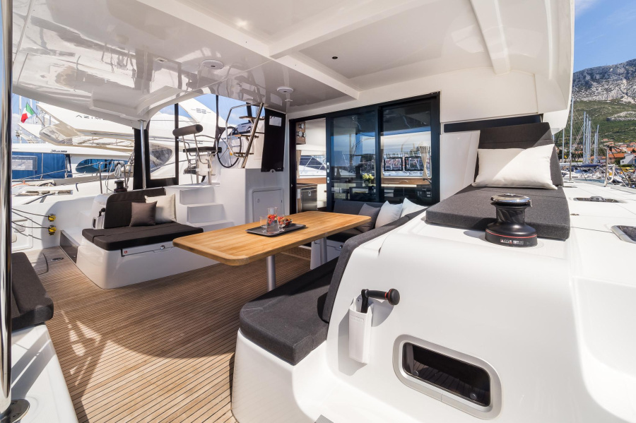 LA PERLA (WITH AC&GENERATOR OWNER VERSION) - 2