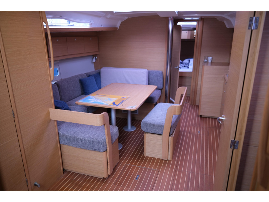 Interior image - 2