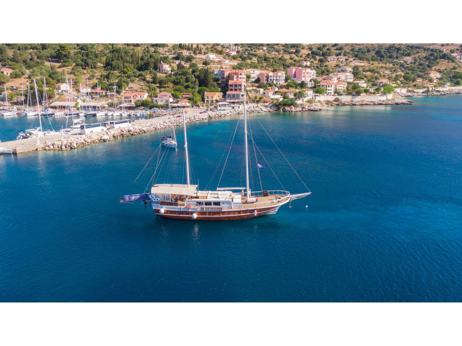 Photo #1 - Gulet Aphrodite (Aphrodite) en Old Port  - 9489