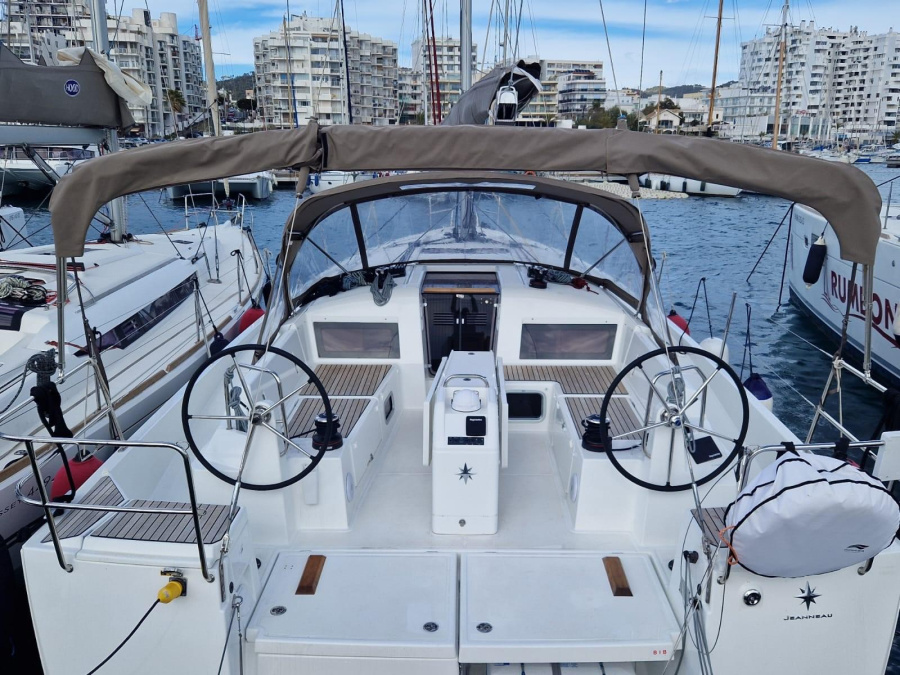 Photo #1 - JEANNEAU SO 440 (KOALA II) in Port - 12969