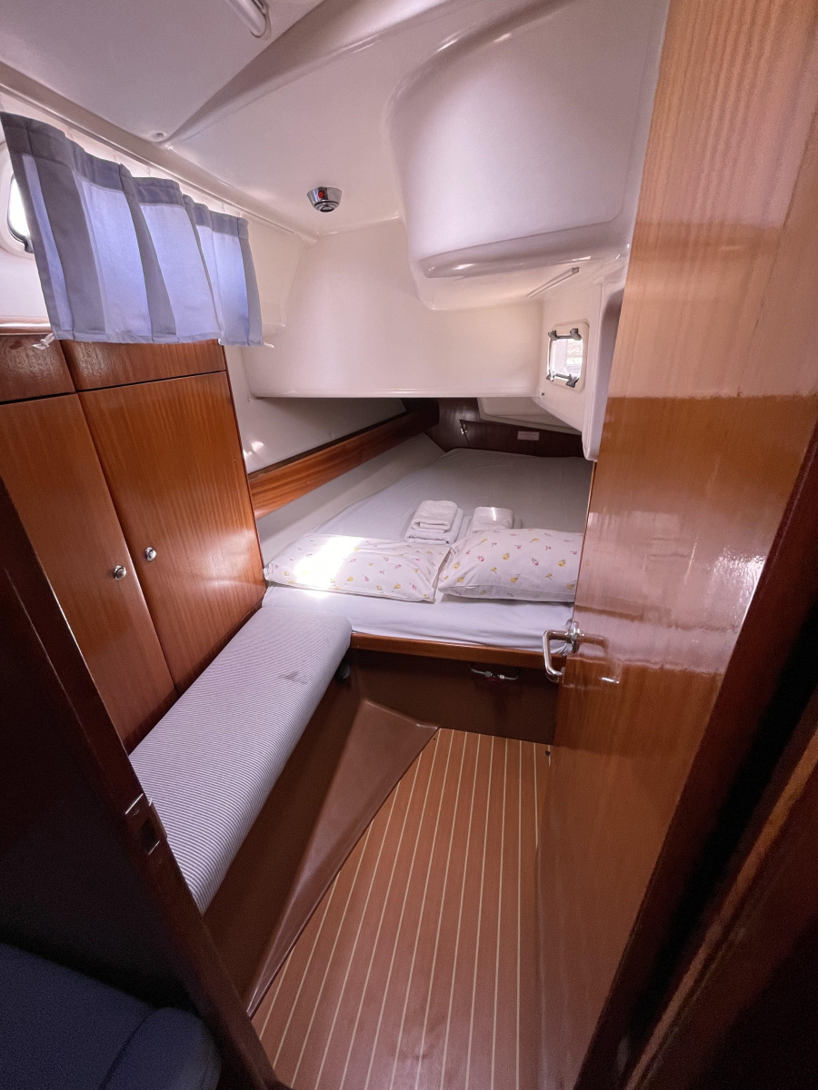 Danai (with Bowthruster ,Solar Panels, New Sails) - 2
