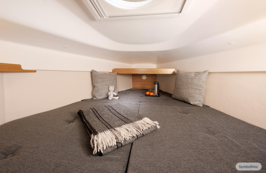 Interior symbol bow cabin double berth - 1