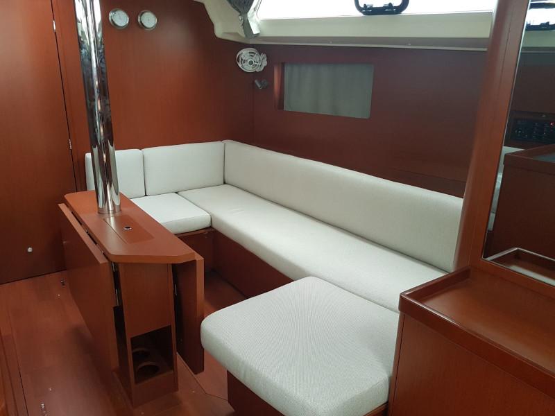 Interior image - 2