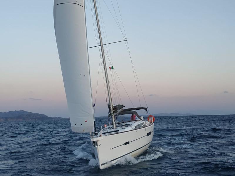 Photo #1 - Dufour 520 Grand Large (Holiday planet) en La Cala (Porto Palermo) - 8089