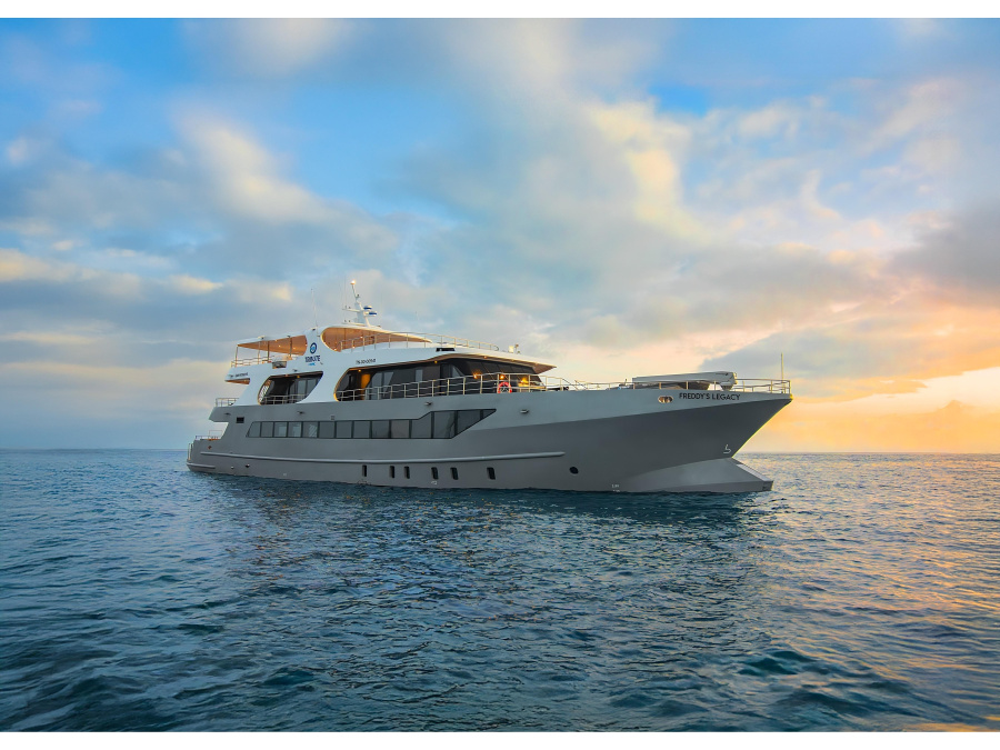 Photo #1 - Luxury Motor Yacht - Tribute (Tribute) in San Cristobal - 67609