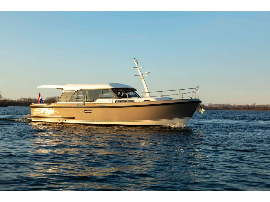 Photo #1 - Linssen Grand Sturdy 40.0 Sedan (Luna Amanda) in Jachthaven De Spaanjerd - 16632