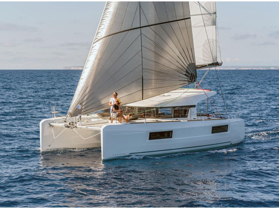 Photo #1 - Lagoon 40 (Aelia) en Marina Zeas - 13731