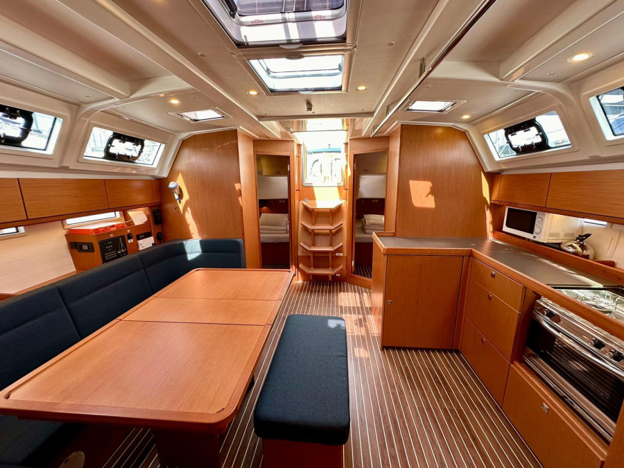 Interior image - 2