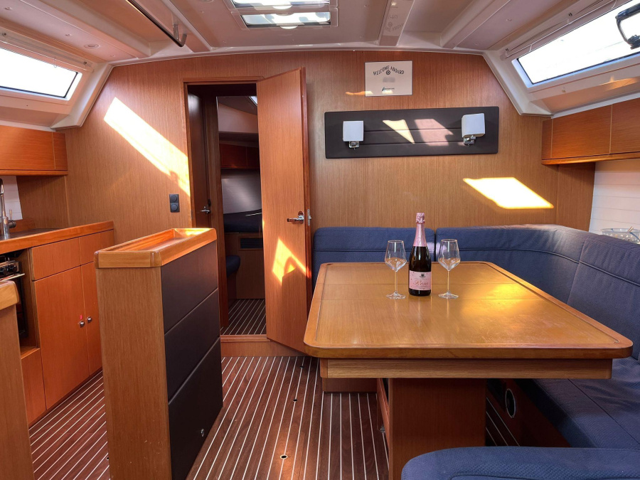 Interior image - 1