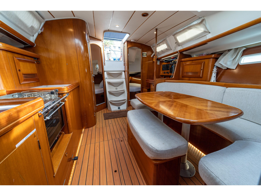Interior image - 1