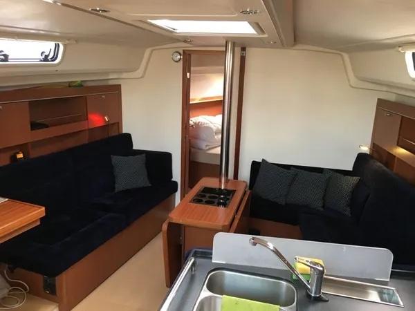 Interior image - 2