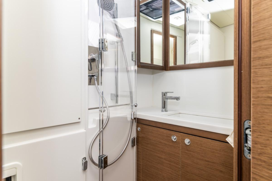 Big Mama (AC, WM, Generator, Inverter, Tender Lift) - 2